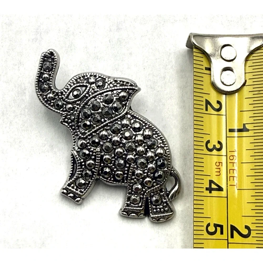Vintage Elephant Brooch Silver Tone Marcasite Style Animal Pin‎ Good Luck
